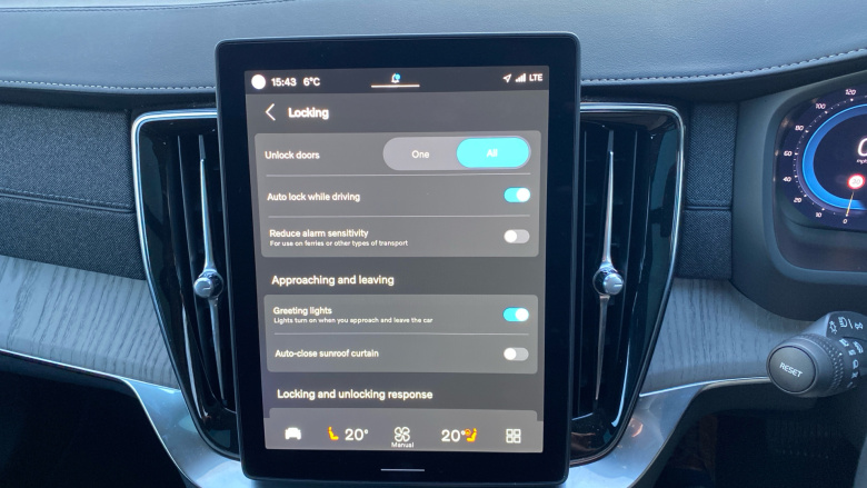 Volvo XC90 2.0 T8 PHEV Ultra Dark 5dr AWD Geartronic Estate